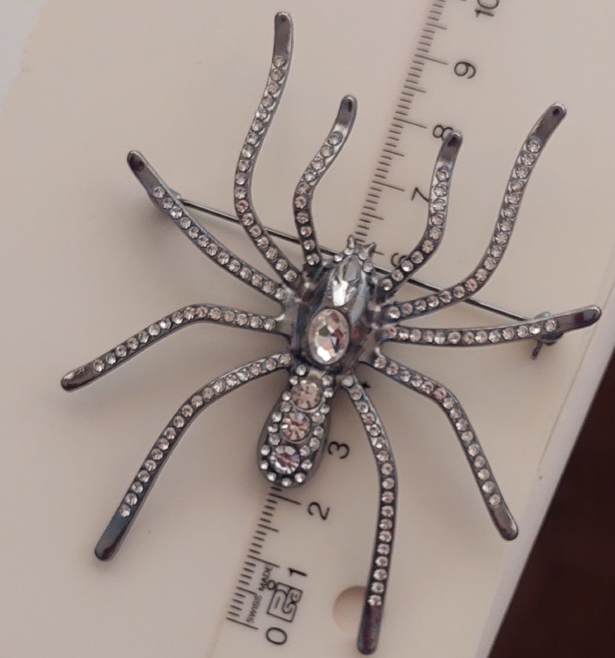Broches & Aiguilles: Grosse Brosche Spinne Strass silberfarben – Neuf (Voir description) à Oberwil BL par Hunajakakku 9