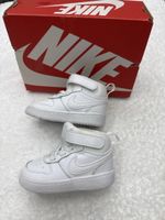 Baskets Nike enfant blanches 19,5 comme neuves à saisir 
