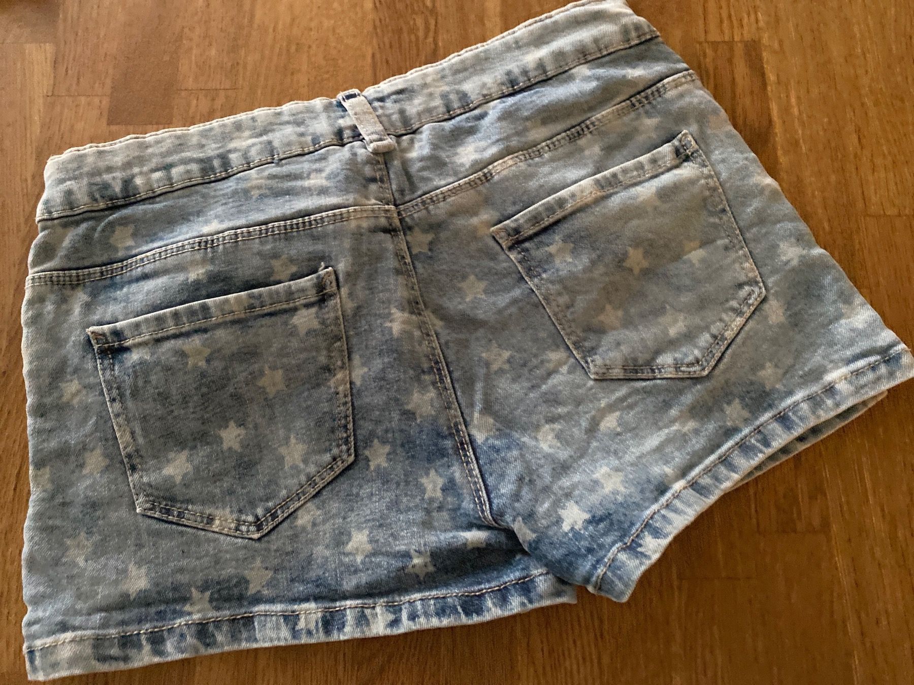 Hosen: Coole Jeans-Shorts mit Sternen, Gr 164, – Neu (gemäss Beschreibung) aus Krauchthal von Kiddy32 1