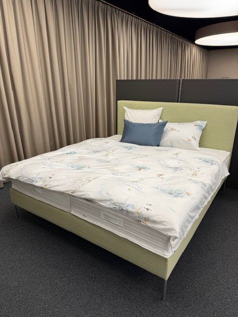 Betten: SCHRAMM Bett Basis 18 mit Kopfteil Change, 180x200 – Neu (gemäss Beschreibung) aus Winterthur von Schlafpunkt 7