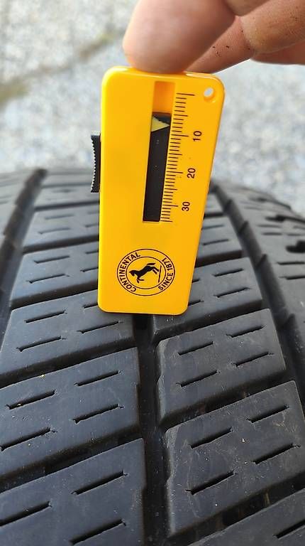 Sonstiges Schreiben & Zeichnen: Gomme 235 65 R16 C – Gebraucht aus Biasca von Alessio086 1