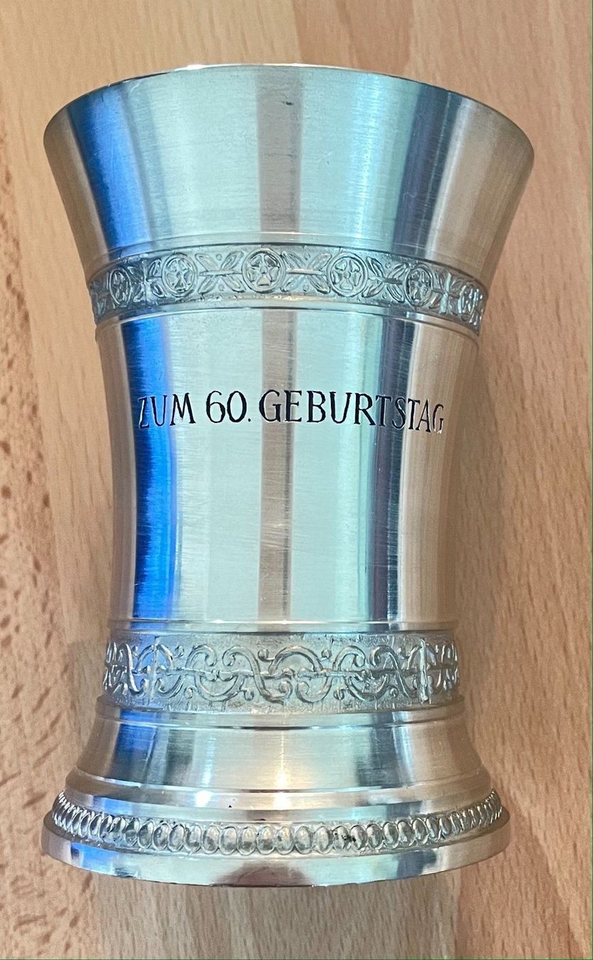 Set di piatti: Zinnbecher "Zum 60. Geburtstag" – Usato da Thal venduto da Shiivaya