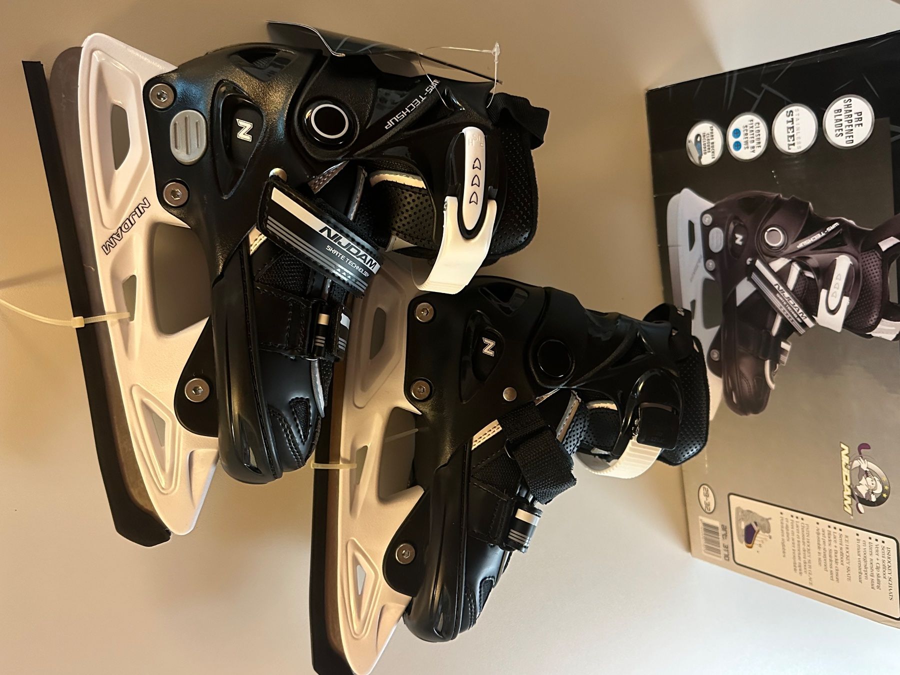 Pattini da ghiaccio: Nijdam Kinder-Eishockeyschlittschuhe Gr. 2932 – Nuovo e nell'imballaggio originale da Sursee venduto da ali_wd2m 5