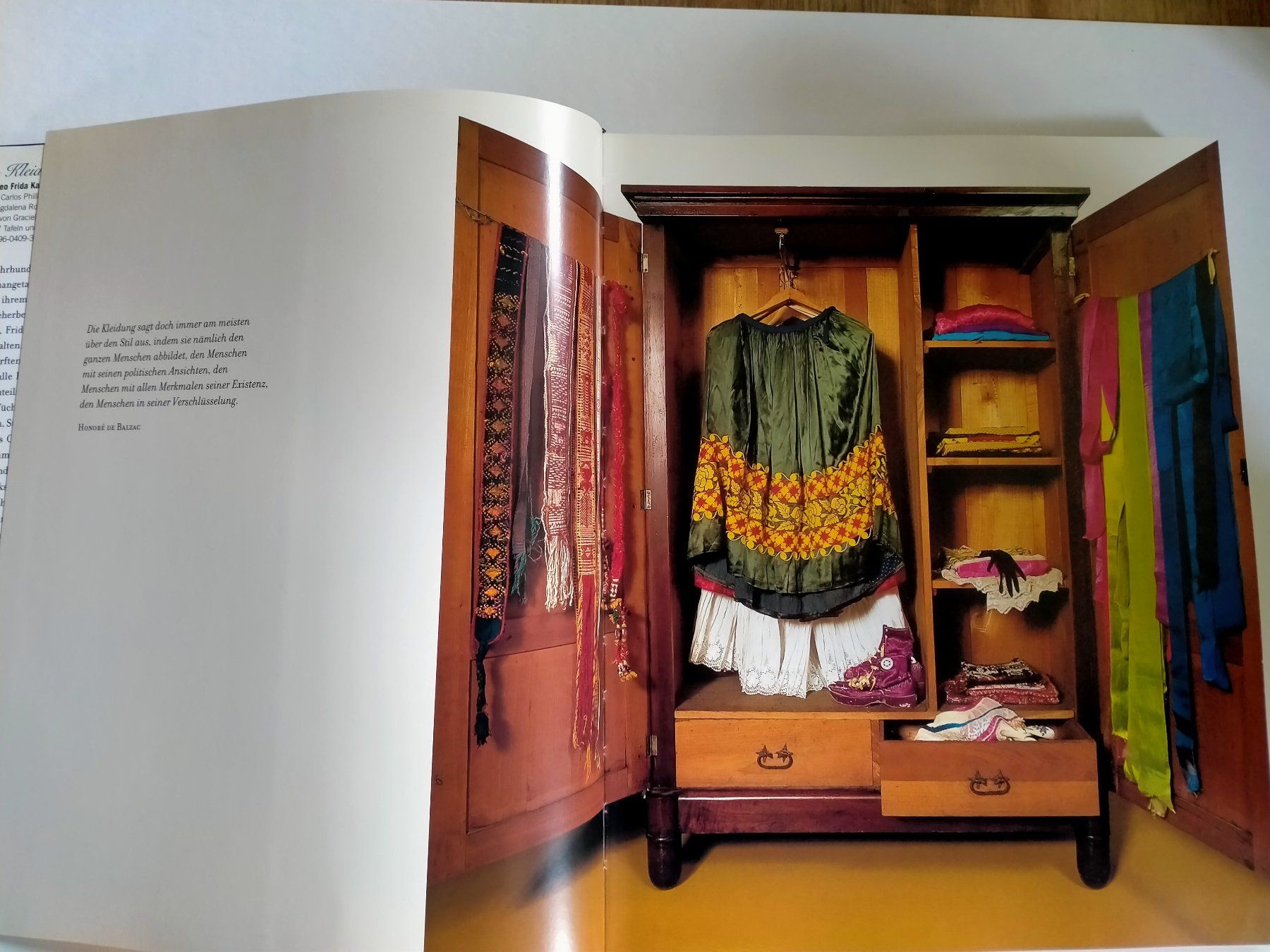 Libri: Frida Kahlo - FRIDAS KLEIDER – Usato da Küssnacht am Rigi venduto da perlboote 2