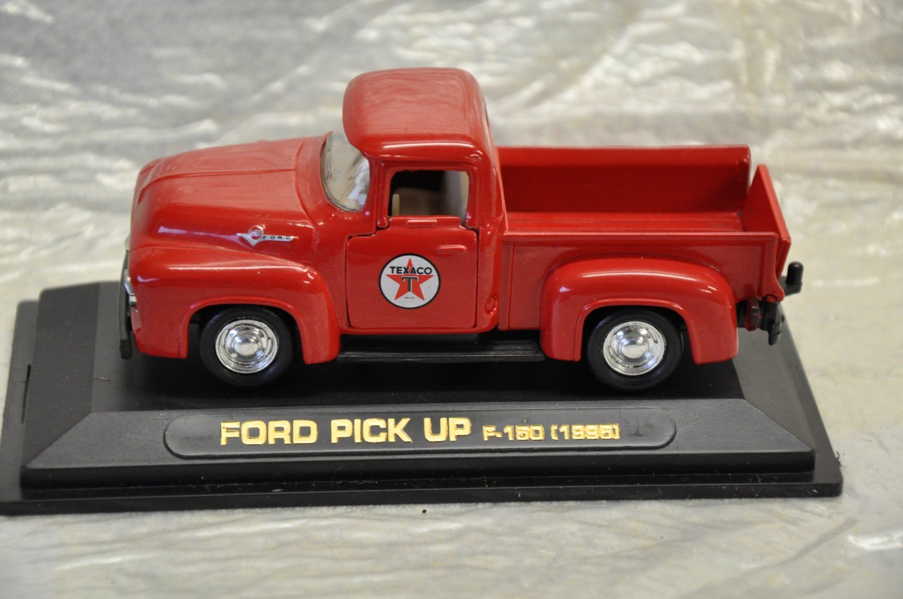 Ford Modellini d'auto: Ford Pickup – Nuovo e nell'imballaggio originale da Ebnat-Kappel venduto da Aallerlei 1