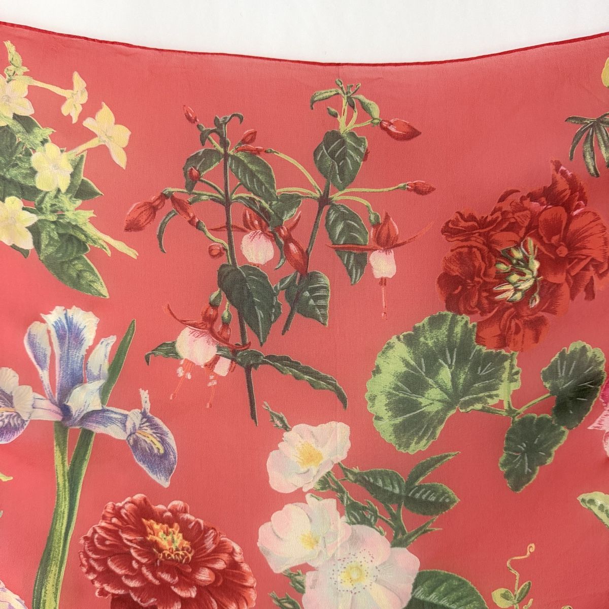 Fabric Frontline Foulards & écharpes: FABRIC FRONTLINE Large Silk Scarf – Neuf (Voir description) à Emmen par Avviivva_Com2023 3