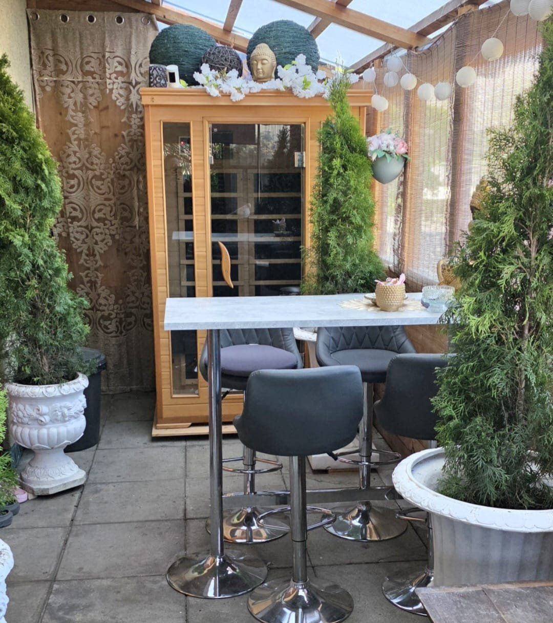 Tables: Bar, Tisch mit 4 Barstühlen – D'occasion à Kaufdorf par Nati-Nati