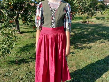 Dirndl aus Bayern/ für Jung und älter ein Hingucker/Party!