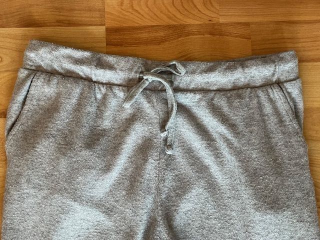 Hosen: Trainerhose grau, feinstrick, Grösse 36/38 – Gebraucht aus Niederweningen von sho_mb8y 1