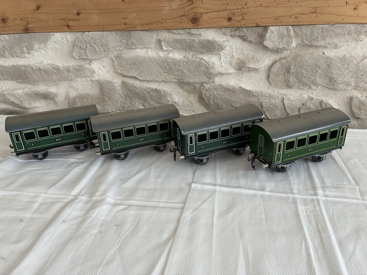 Buco Modellini di ferrovie: Personenwagen Buco 4 Stk. – Usato da Buchs AG venduto da sasami01
