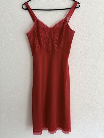 Nuisette rouge avec dentelle M