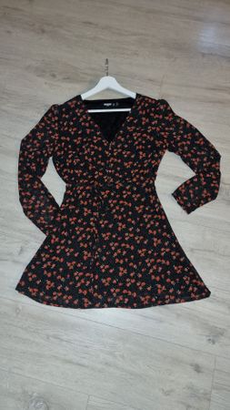 Missguided Kleid 36 schwarz Blumenmuster Frühling neuwertig 
