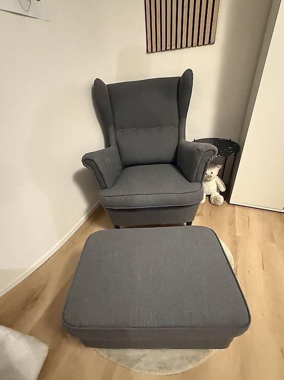 Poltrone: IKEA Strandmon Ohrensessel inkl. passendem Hocker – Usato da Horw venduto da domihaefli
