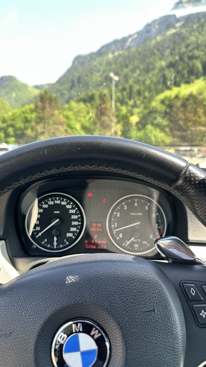 BMW Autos: BMW 335 xi E92 WENIG KM – Gebraucht aus Morschach von Alax07 4