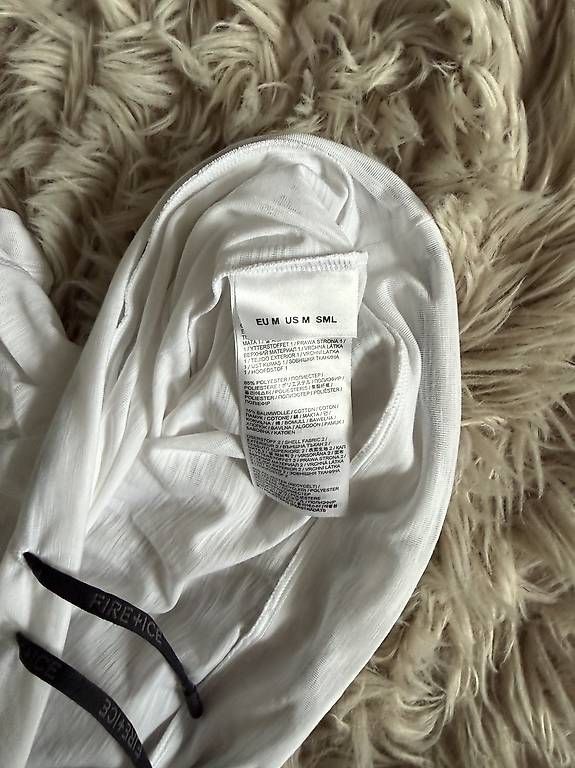 T-shirt: Feines Funktionsshirt Bogner – Usato da Seedorf UR venduto da Lia_mia 1