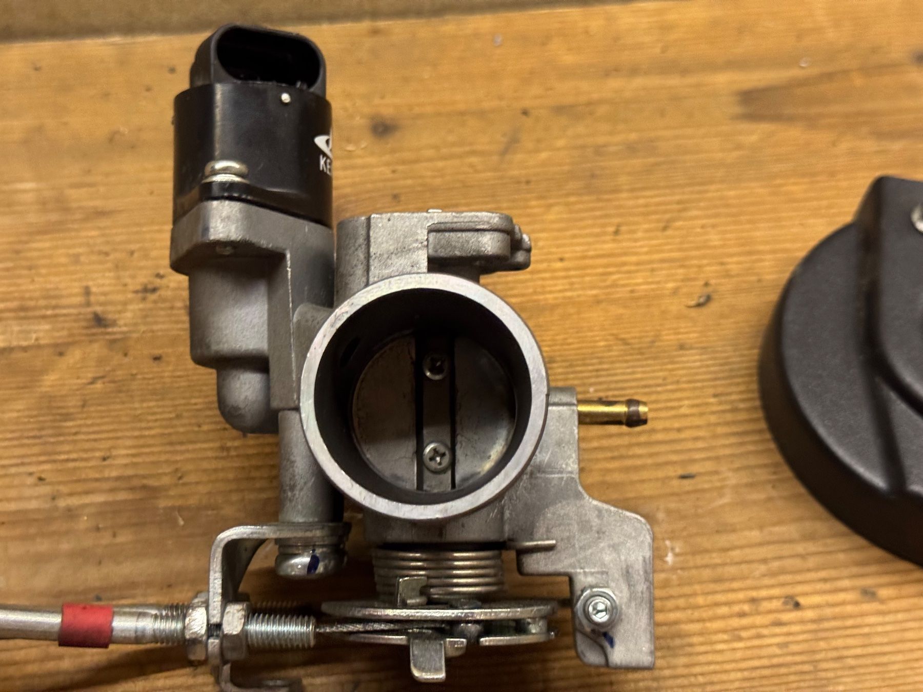 SWM Toutes les pièces détachées moto: Original Drosselklappe einer SWM SM 125 R – D'occasion à Dietwil par Armi1973 2