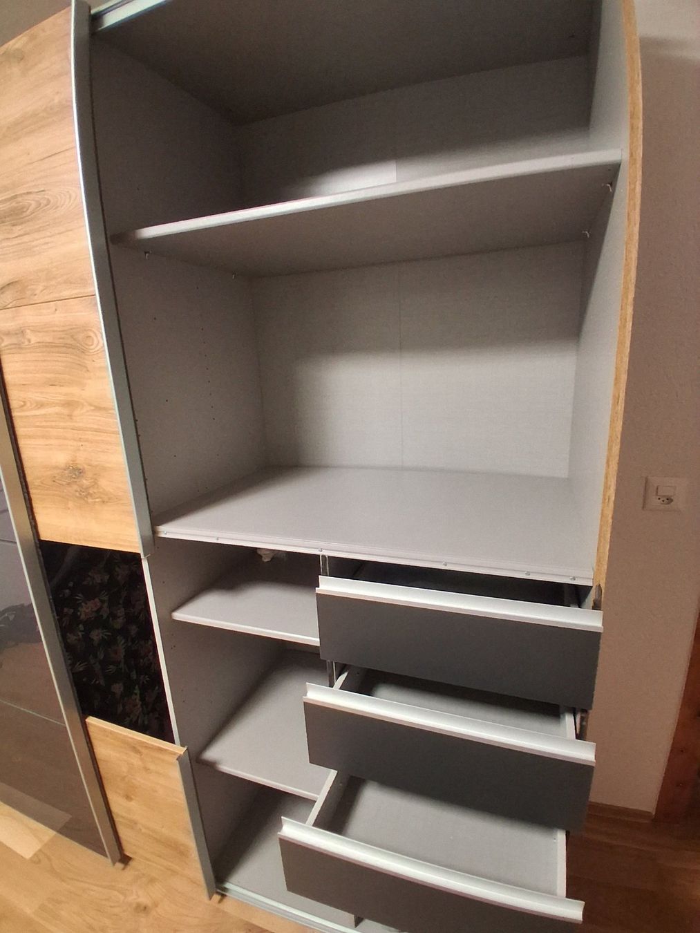 Conforama Armadi: Kleiderschrank mit Schwebetüren – Nuovo (secondo la descrizione) da Recherswil venduto da sha_2gfl 2