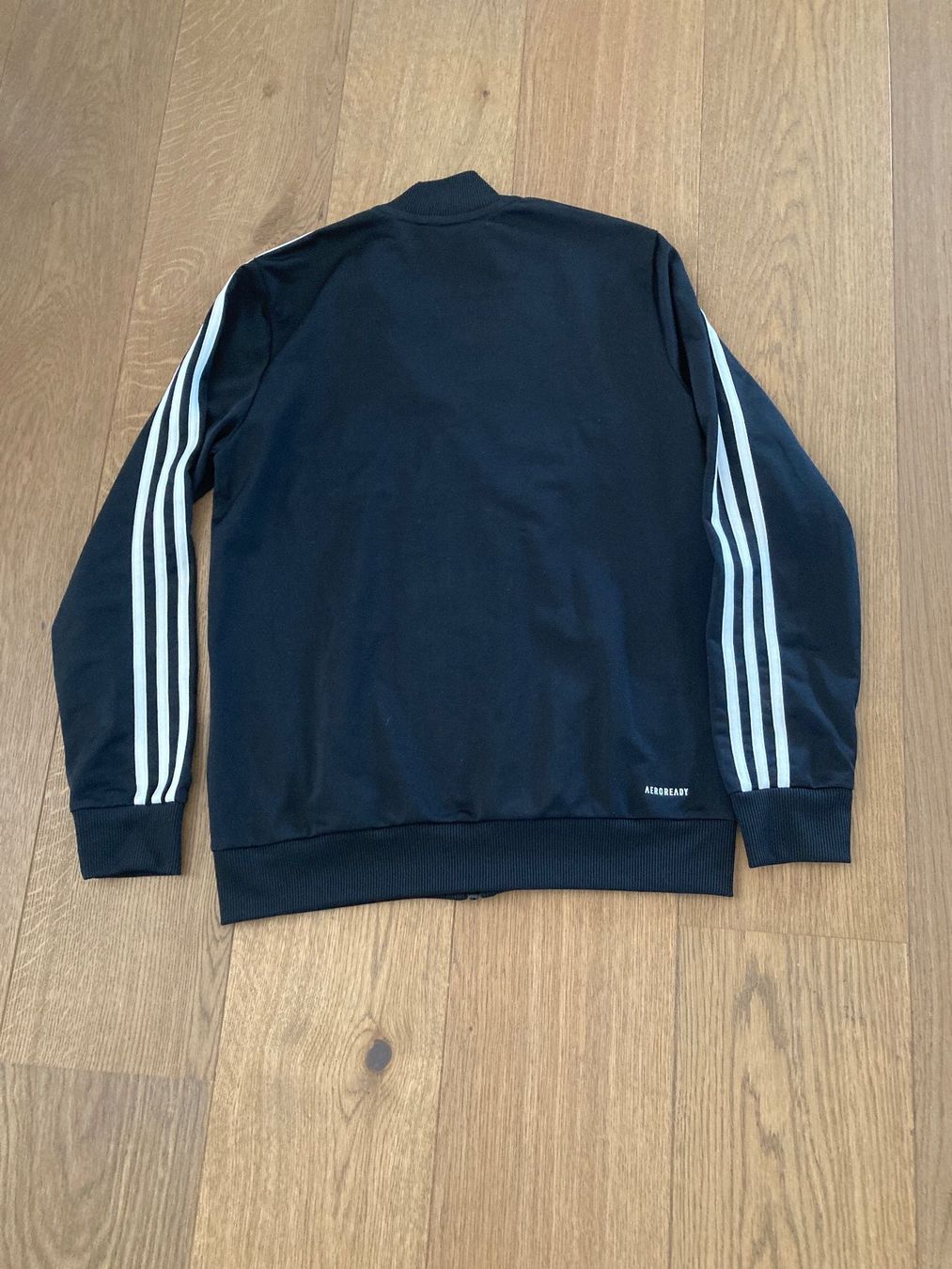 Lotti & Set di vestiti: Addidas Trainer 2tlg. Gr.164 – Nuovo (secondo la descrizione) da Zollikofen venduto da gamel01 4