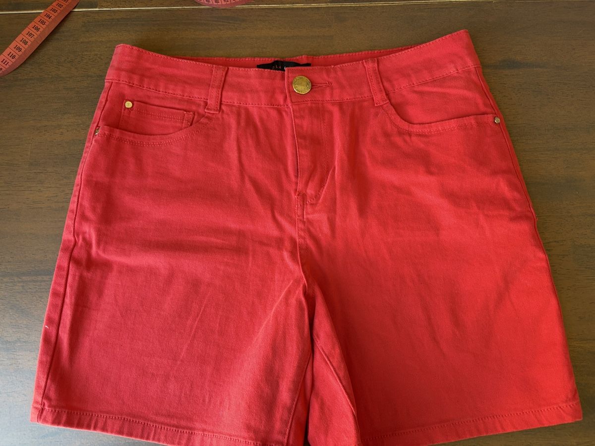 Hosen: Lola Liza Red Shorts Size 40 – Gebraucht aus Nyon von Deb_D39