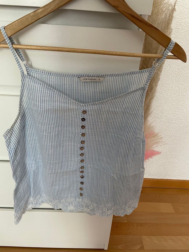 Top: Damen TOP Waikiki XL – Usato da Tägerwilen venduto da makcode09
