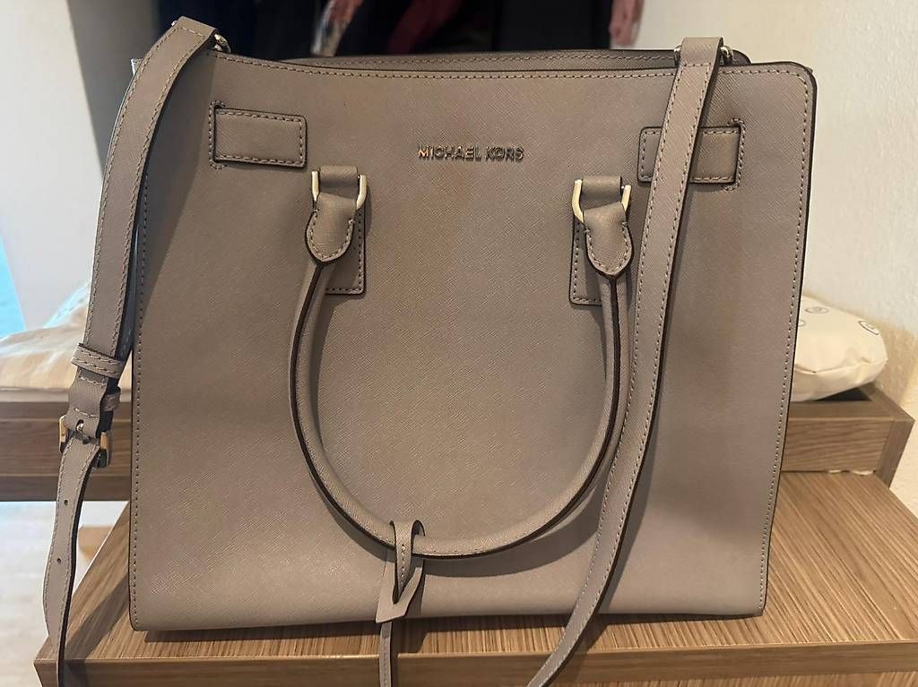 Sacs femmes: Micheal Kors Handtasche – D'occasion à Alpnach Dorf par Emiel123