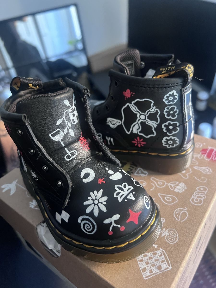 Scarpe per ragazzi: Dr. Martens Babystiefel bemalt – Nuovo (secondo la descrizione) da Zürich venduto da lauryy