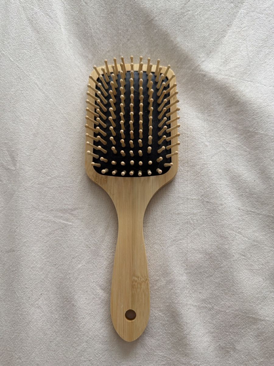 Autres soins des cheveux: Brosse à cheveux en bambou – Neuf (Voir description) à Grand-Lancy par My-Linh