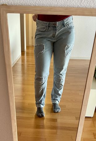 Coole, helle Jeans mit Rissen - Grösse 38