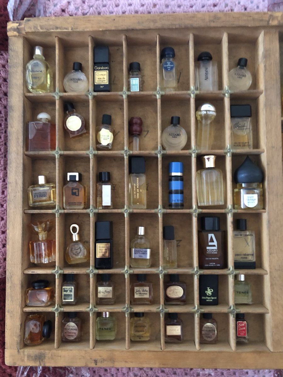 Vetrine: Alter Setzkasten mit Parfums – Usato da Kriens venduto da Ylsoer 3