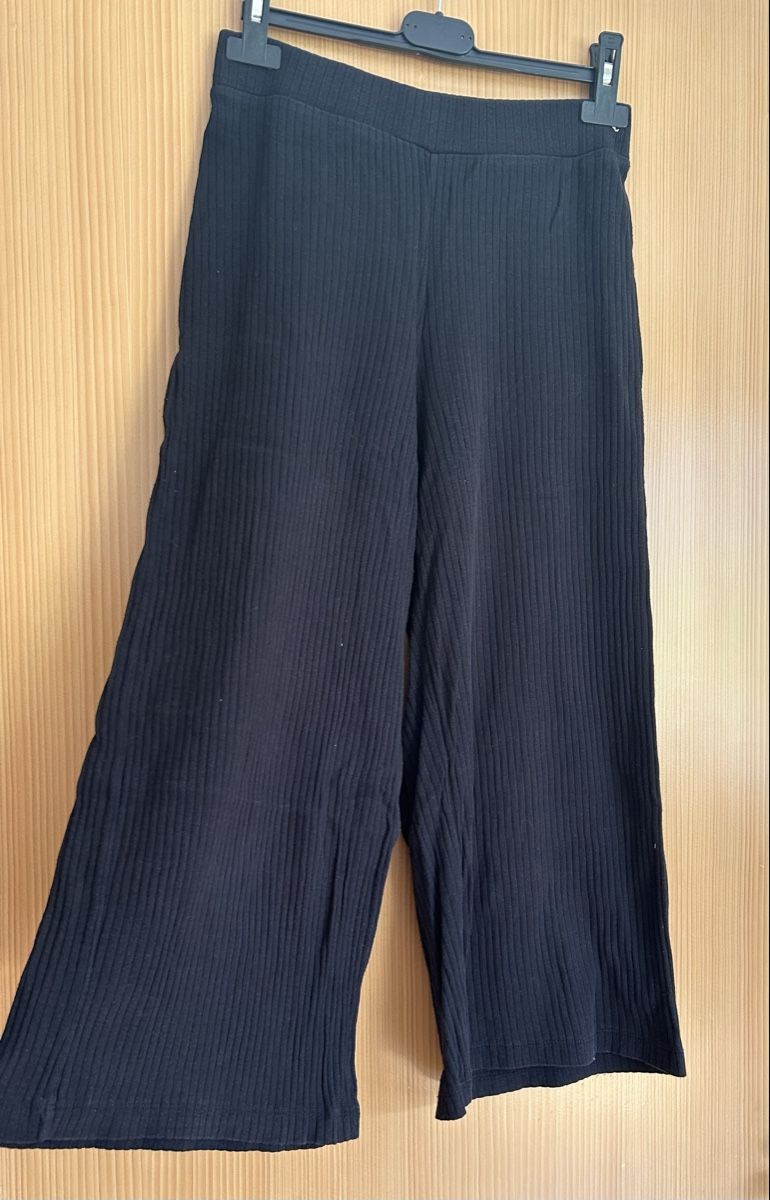 Pantaloni: Pantacourt côtelé noir ample taille XS – Usato da Ardon venduto da cam_f86l 1