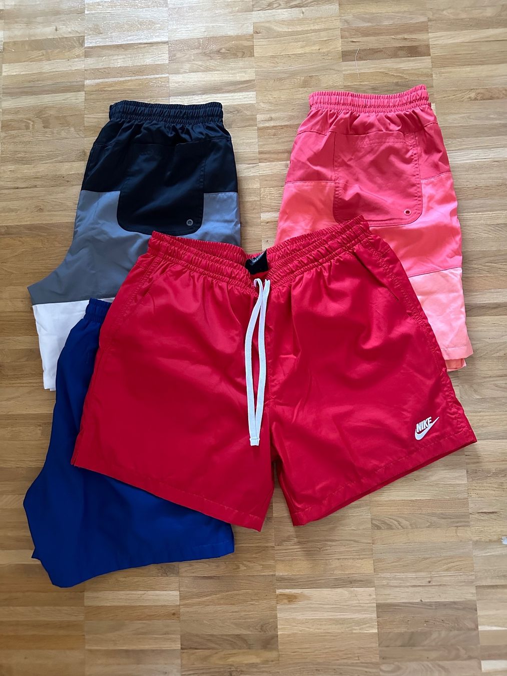 Nike Pantaloni: 4x Nike Flow Shorts (L) – Usato da Worb venduto da le_castor 4