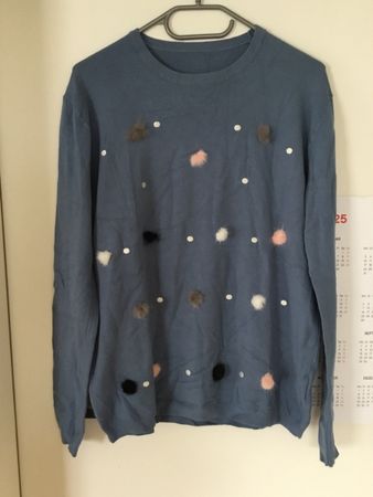 Pullover mit kleinen Haasenfell Punkten in verschiedenen Far