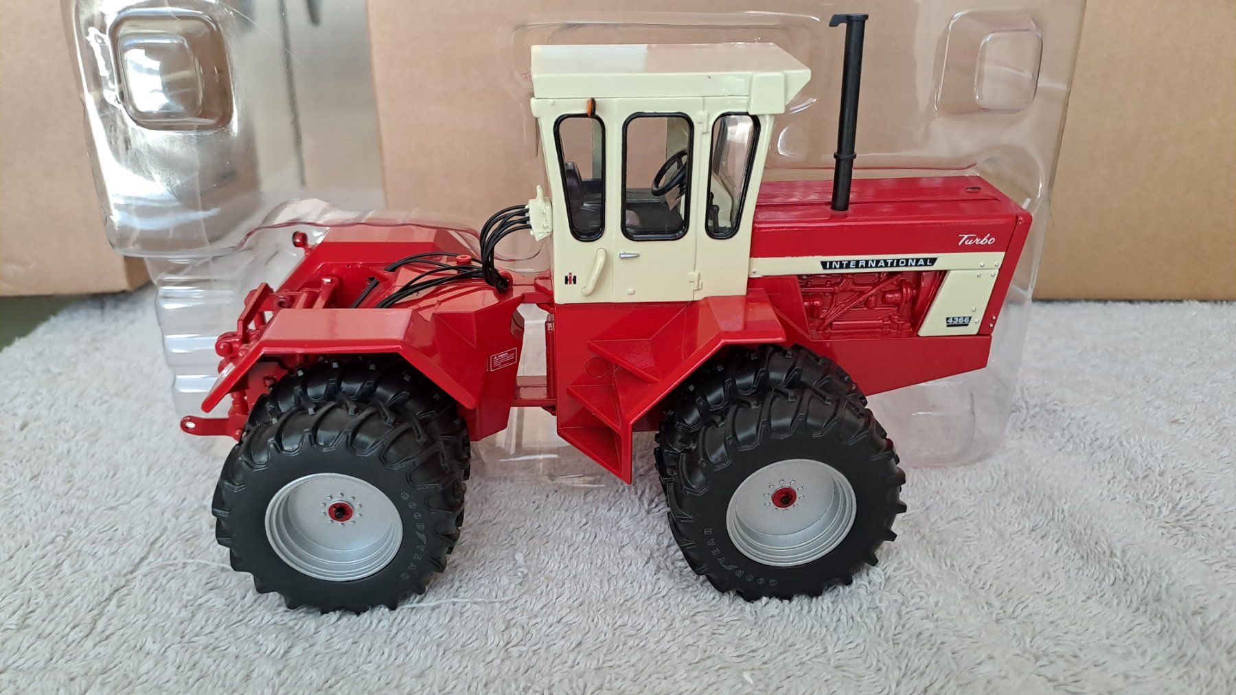Modellbausätze & Standmodelle: International Harvester 4366 Toy Farmer Traktor – Gebraucht aus Winterthur von Riebeli333 2
