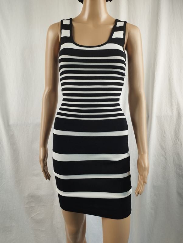 Mango Kleider: MANGO Basic schwarz-weiss Kleid Gr. XS – Gebraucht aus Schübelbach von Restwert_Schubelbach 3