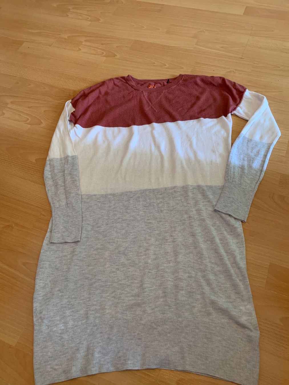 Kleider: Jolie robe t. L ou 40-42 – Gebraucht aus MEYRIN von Gwendo10