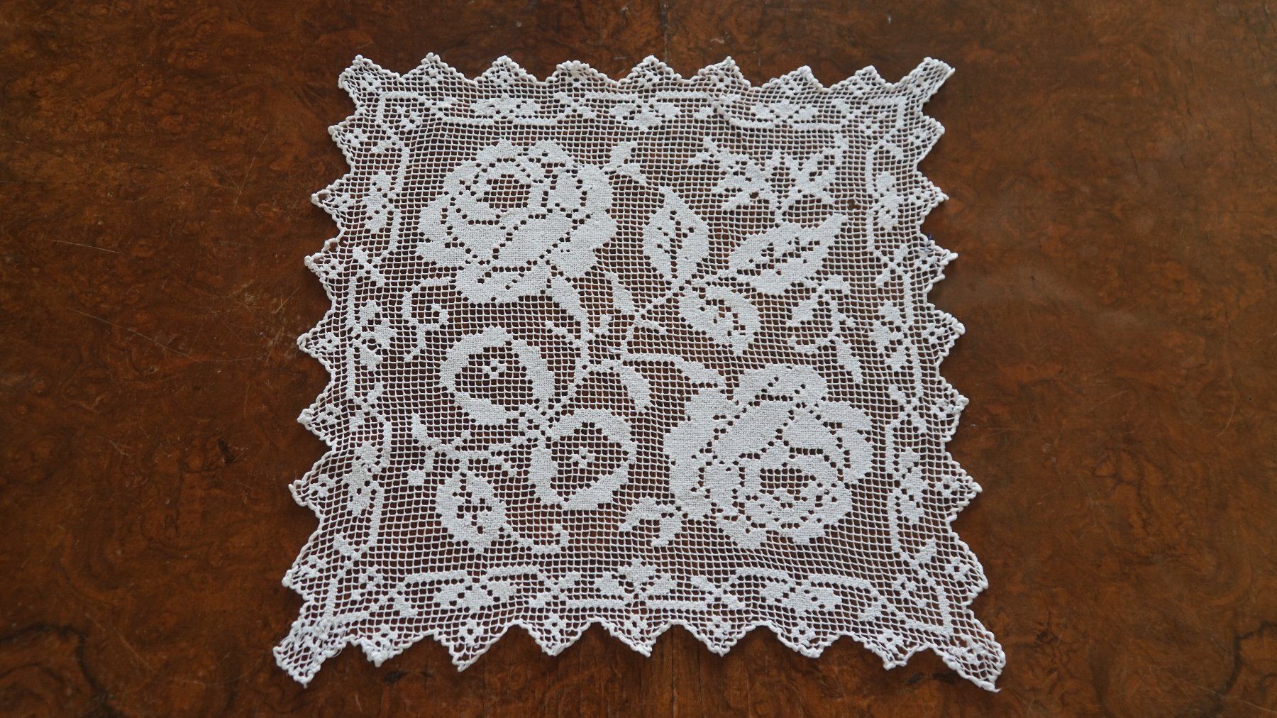 Altra biancheria da tavola: Deckeli Filet 25x25cm – Usato da Bern venduto da Antikbatik 2