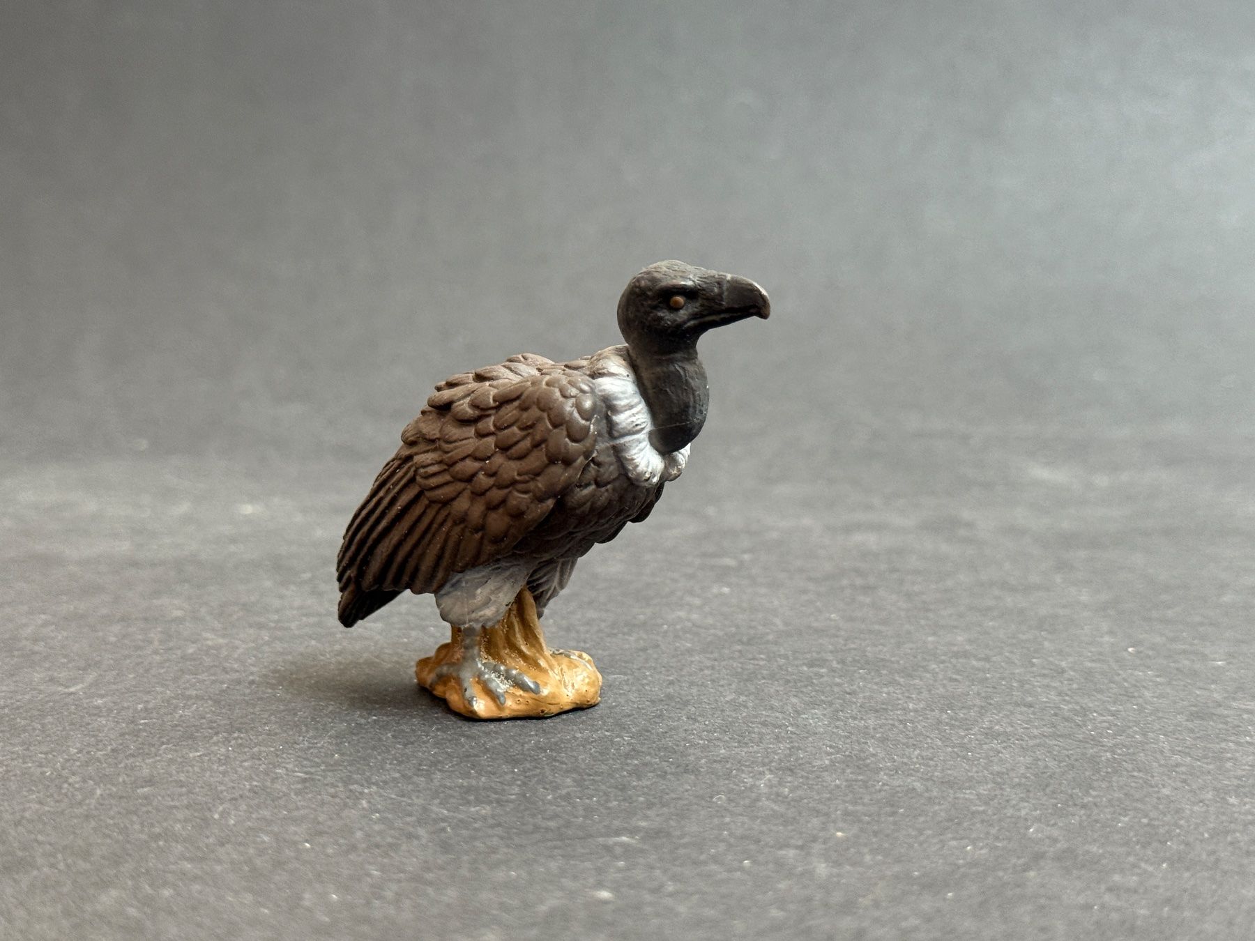 Schleich Statuette: Schleich Vogel Geier Weissrückengeier – Usato da Ennetbaden venduto da mapa05 2
