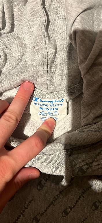 Pulls & Sweat-shirts: Champion Hoodie – D'occasion à Zürich par and_fwy7 1