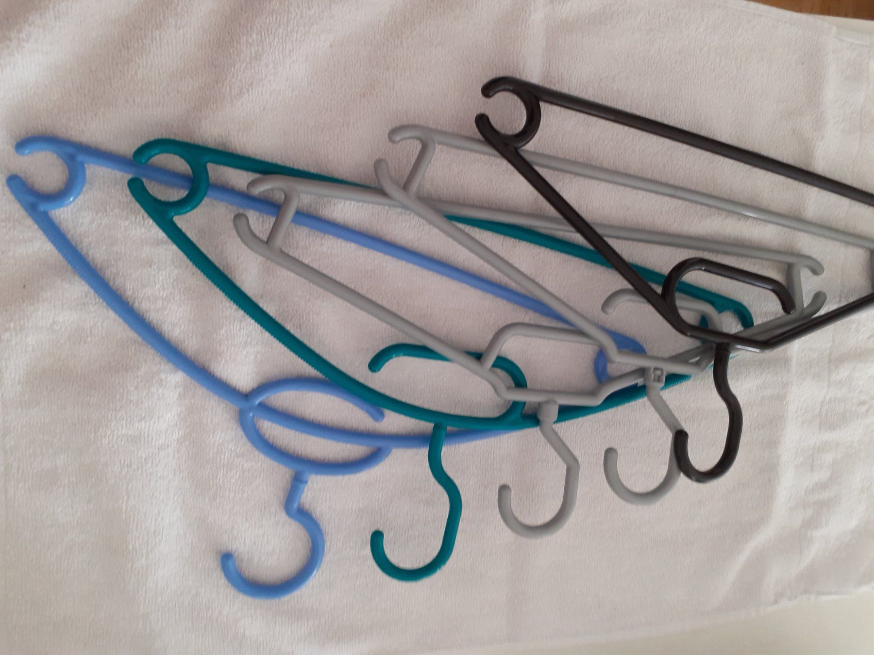 Appendiabiti: 5 St. Kleiderbuegel – Usato da Yverdon venduto da DerStorchUndDieBiene 2