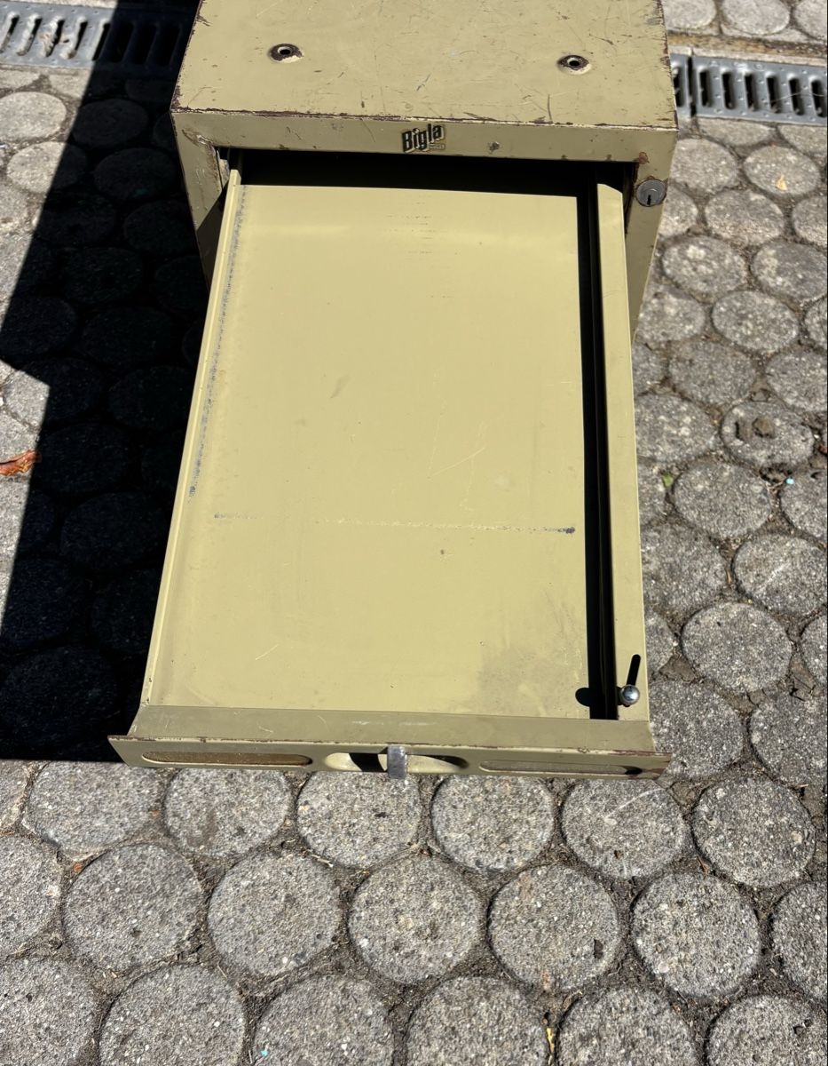 Bigla Armadi: Bigla industrie-Schubladenmöbel – Usato da Grossaffoltern venduto da Sosinoid 3