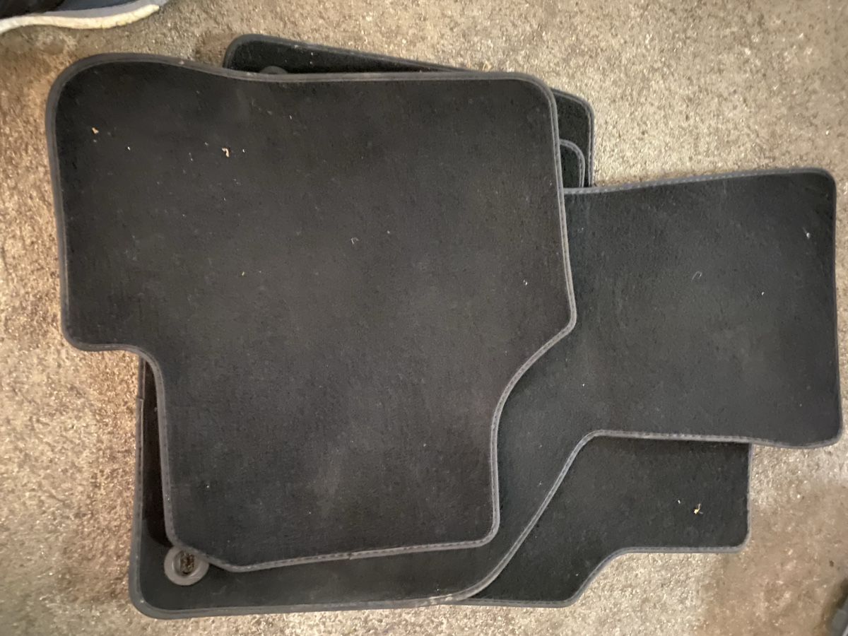VW Tapis / Bacs: Auto Fußmatten Original – D'occasion à Kriens par saleworld