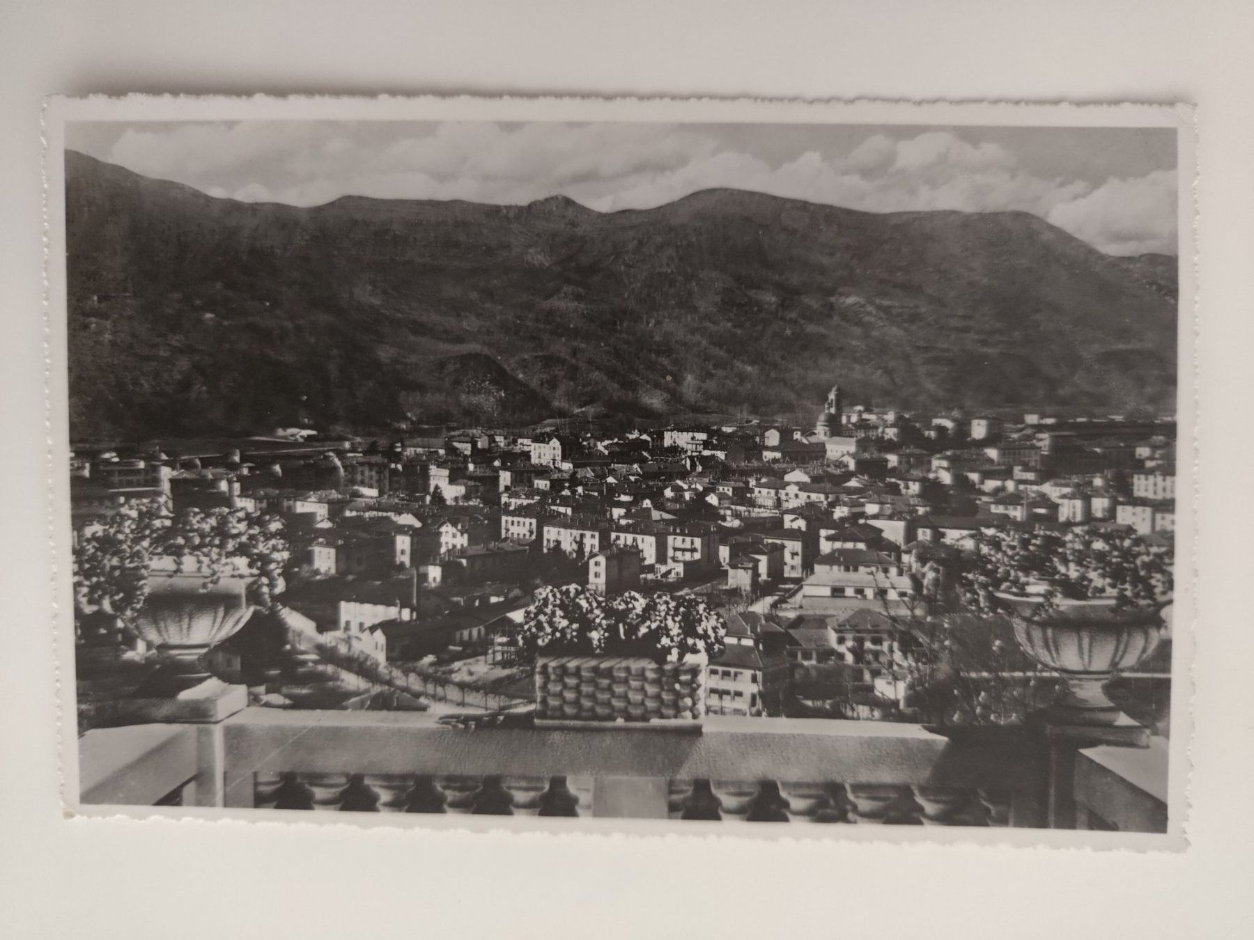 Cartoline postali: Chiasso Panorama, dat. 1951 – Usato da Ohmstal venduto da Lebensfreude05