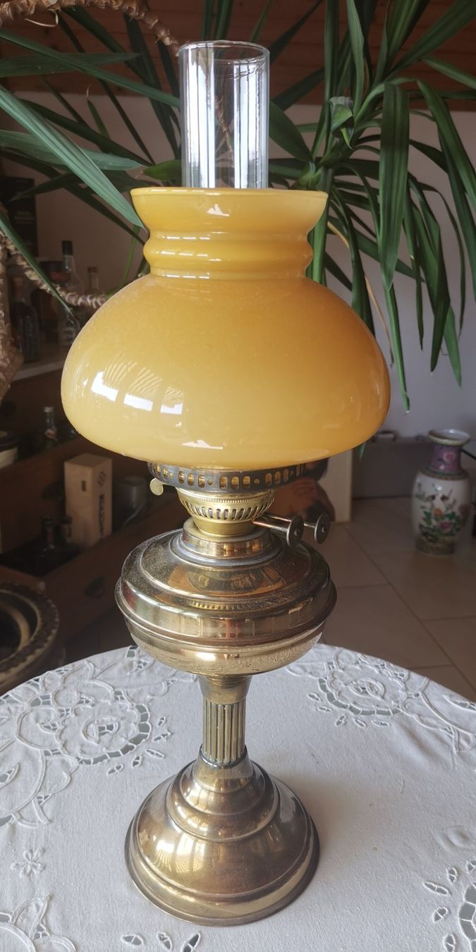 Lampes: Messing Glas Lampe, Petroleum – D'occasion à Hausen AG par inf_c5y7