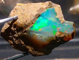 Opal Ethiopian Rough 15.95 Karat TOP PREIS!!! 