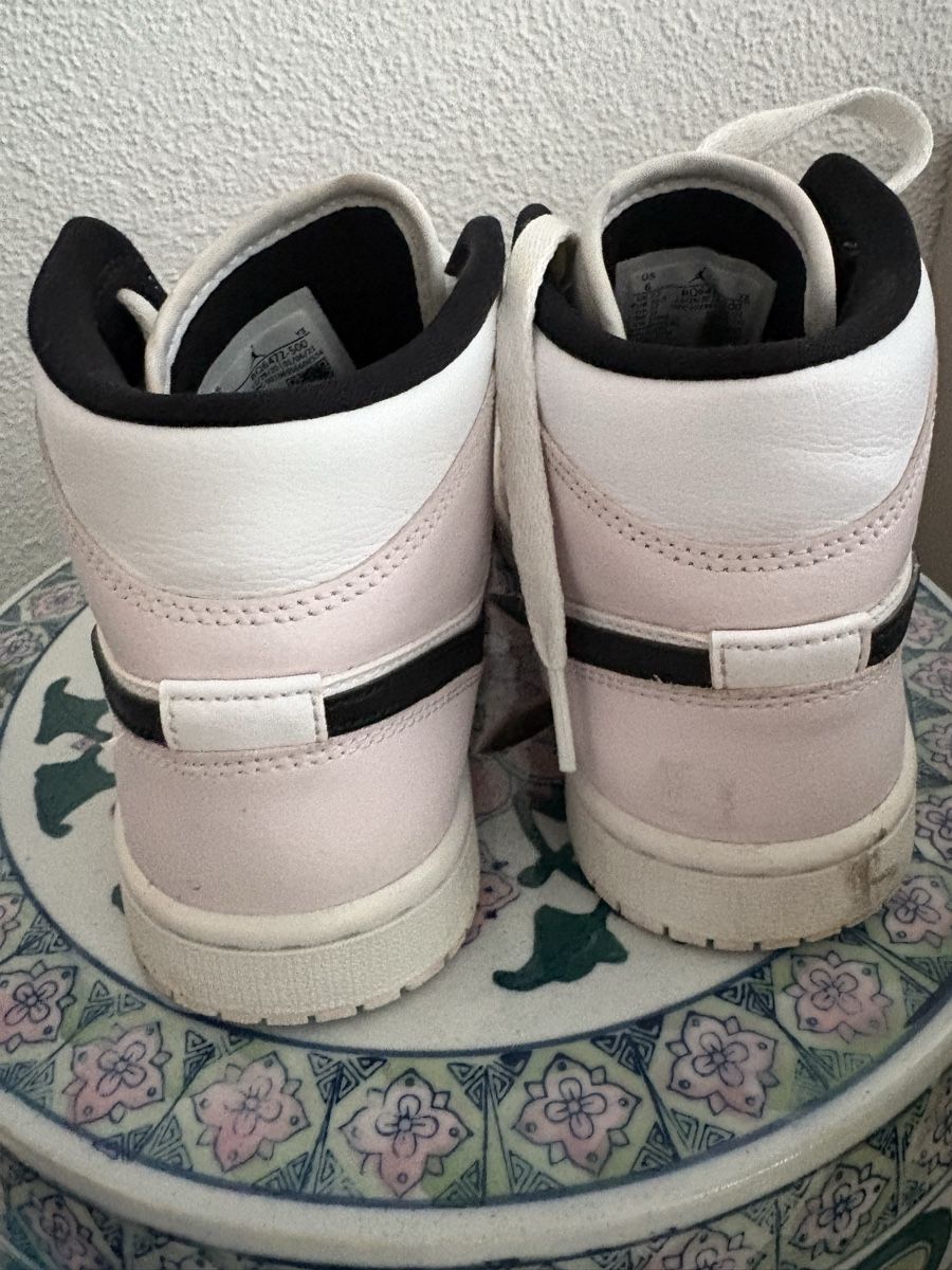Nike Scarpe da donna: Nike air Jordan hellrosa – Usato da Zürich venduto da Anushka86 1