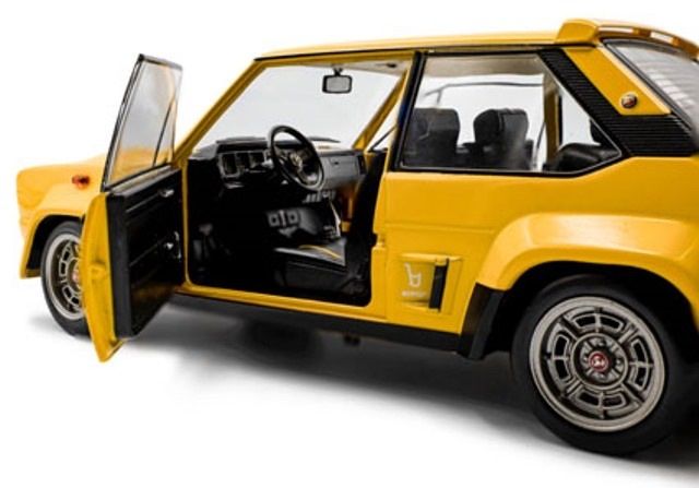 Abarth Modellini d'auto: FIAT 131 ABARTH 1980 MASSSTAB 1:18 – Nuovo e nell'imballaggio originale da Erlenbach im Simmental venduto da Model_box 4
