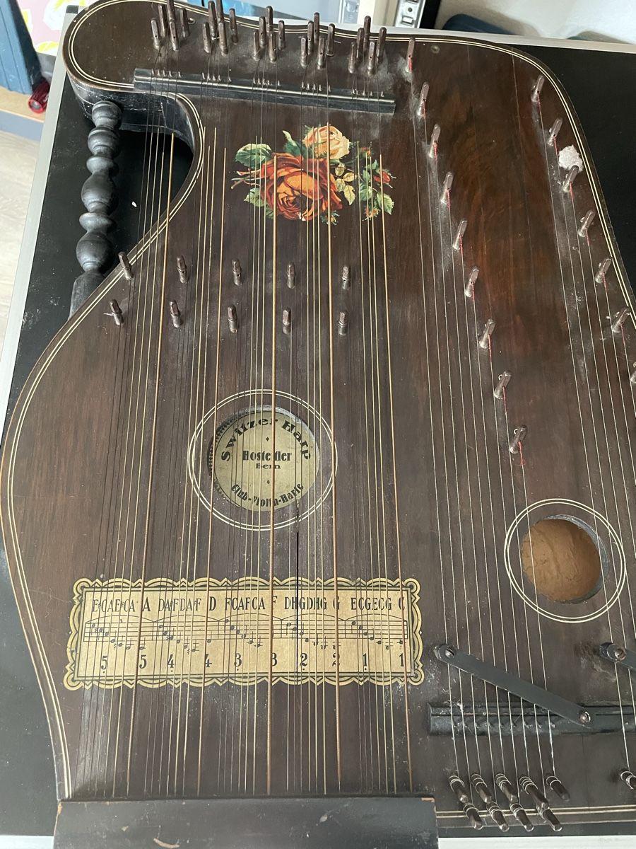Strumenti musicali: Antike Harfe und Zither  – Usato da Herisau venduto da Apponier 2