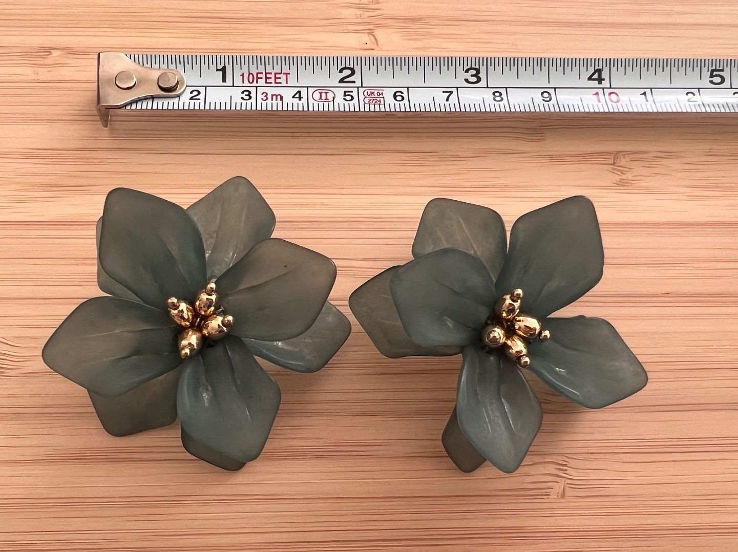 Orecchini pendenti & Orecchini a lobo: Green floral large stud earrings – Nuovo (secondo la descrizione) da Genève venduto da Ballpencase 1