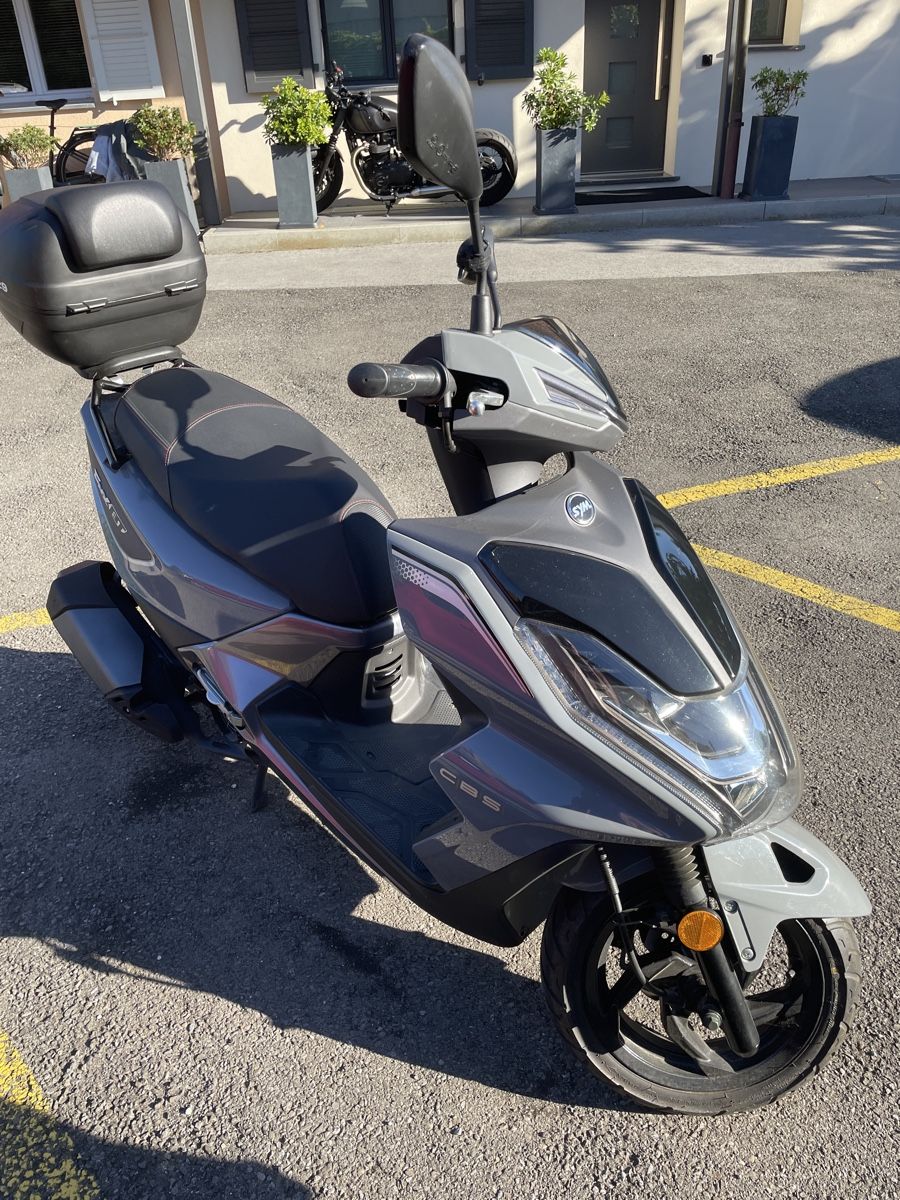 Sym Scooter: Sym FNX 125 avec 2000km – Usato da Etoy venduto da Clolou