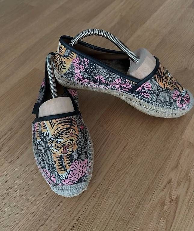 Scarpe da donna:  Gucci Bengal Print Espadrilles  – Usato da Emmenbrücke venduto da adrianaizzoo 3